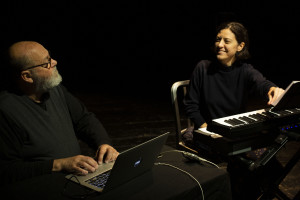 concerto di musica elettronica dedicato a Karlheinz Stockhausen organizzato da Città Sonora, 5 maggio 2019, Spazio Tertulliano, Milano Nella foto: Walter Prati all’elettronica e Ricciarda Belgioioso alle tastiere durante le prove di Tierkreis