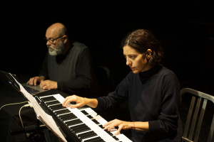 concerto di musica elettronica dedicato a Karlheinz Stockhausen organizzato da Città Sonora, 5 maggio 2019, Spazio Tertulliano, Milano Nella foto: Walter Prati all’elettronica e Ricciarda Belgioioso alle tastiere durante le prove di Tierkreis