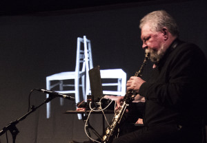 VideoKlipMusik! (Evan Parker, Walter Prati, Roberto Masotti,con Gianluca Lo Presti) ad Area Sismica /Forlì il 18 marzo 2018. E.Parker: sassofoni W.Prati: elettroniche R.Masotti: video (improWYSIWYG, con Gianluca Lo Presti)